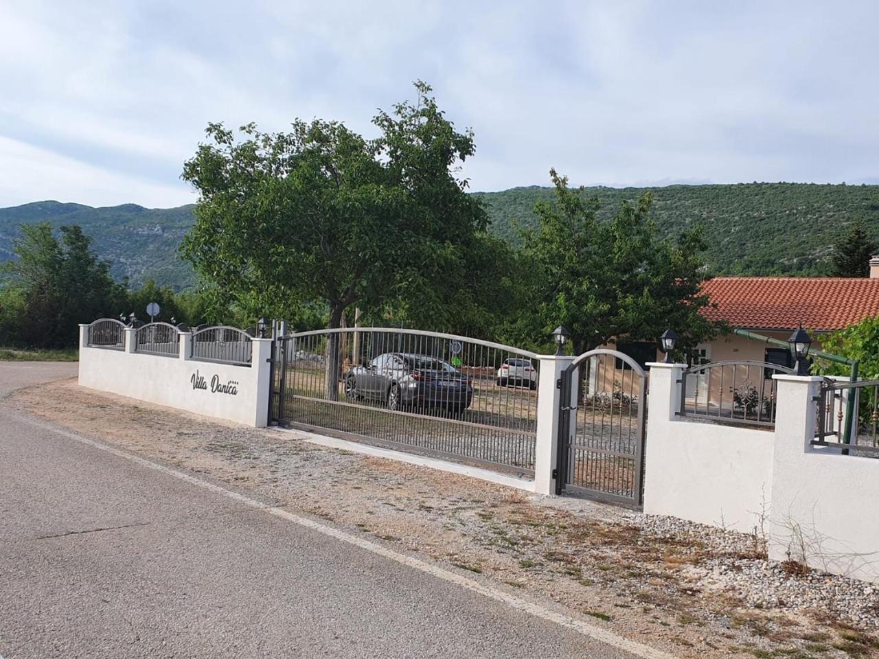 Holiday Home Danica Ozici Bagian luar foto