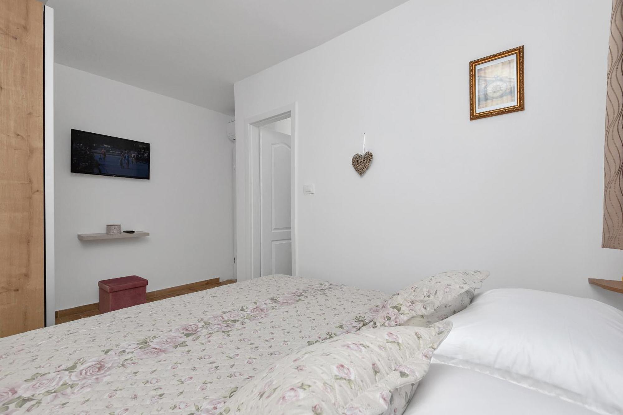 Holiday Home Danica Ozici Bagian luar foto