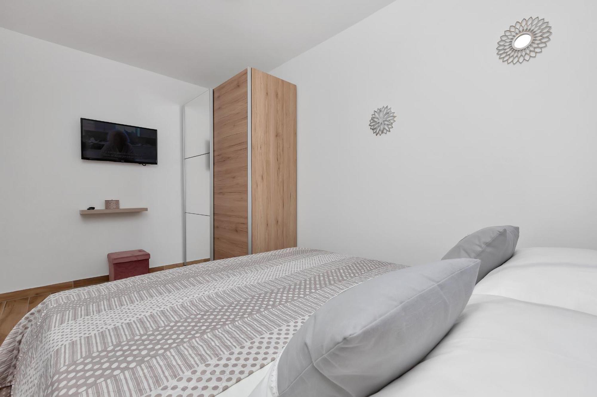 Holiday Home Danica Ozici Bagian luar foto